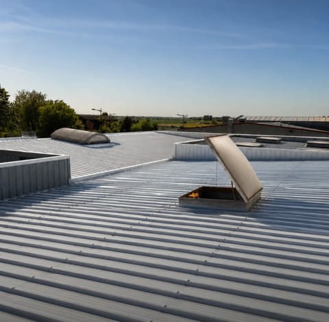Local industriel de 455 m² en cours de réhabilitation à Buc